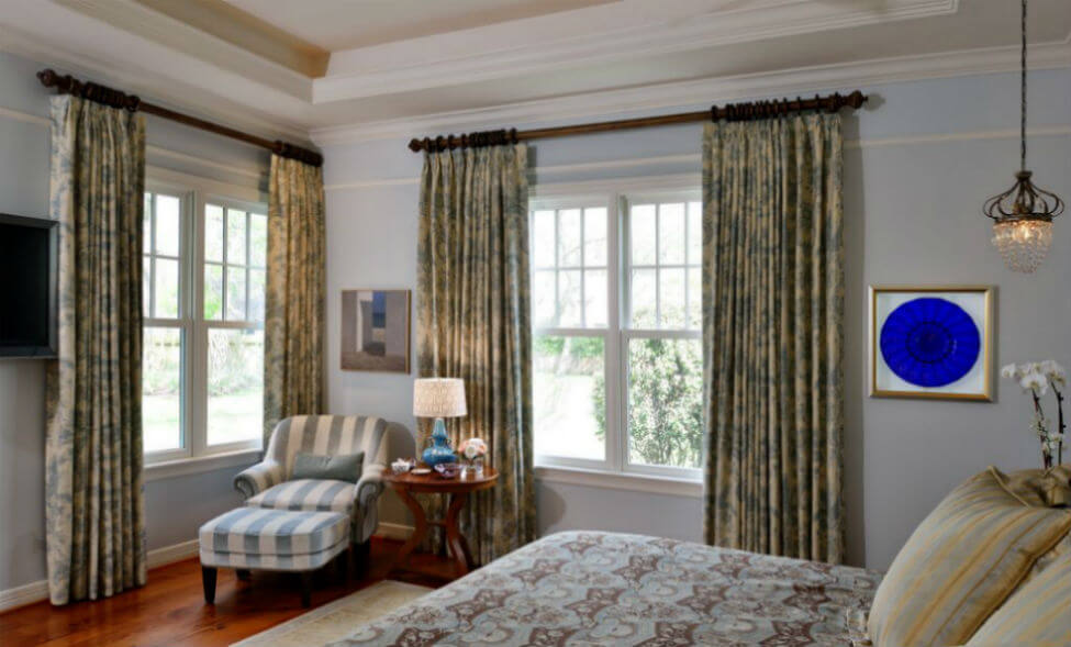 A bedroom with big windows